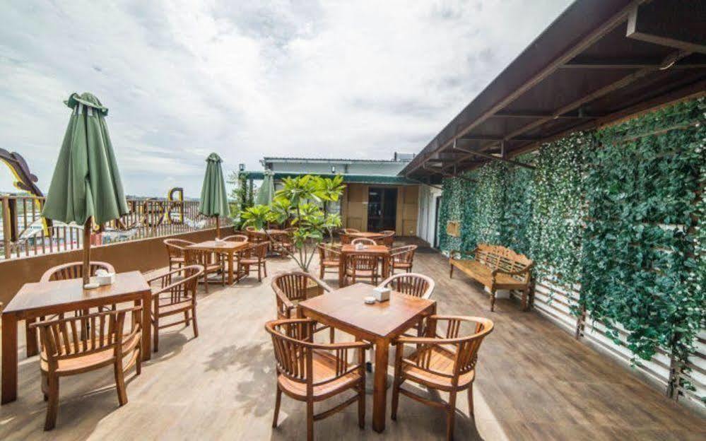 Best Inn Hotel Balikpapan Exterior photo